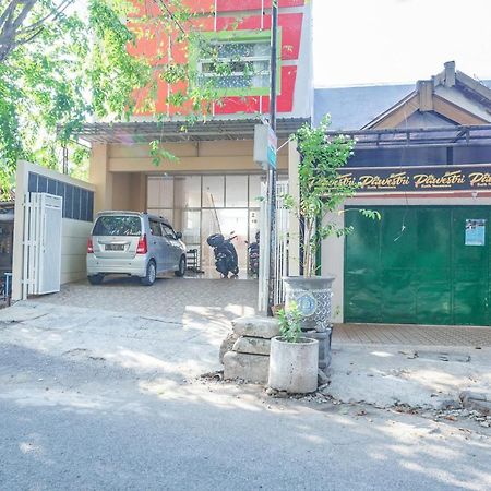 Oyo 3434 Penginapan Keluarga Syariah Hotel Lamongan ภายนอก รูปภาพ